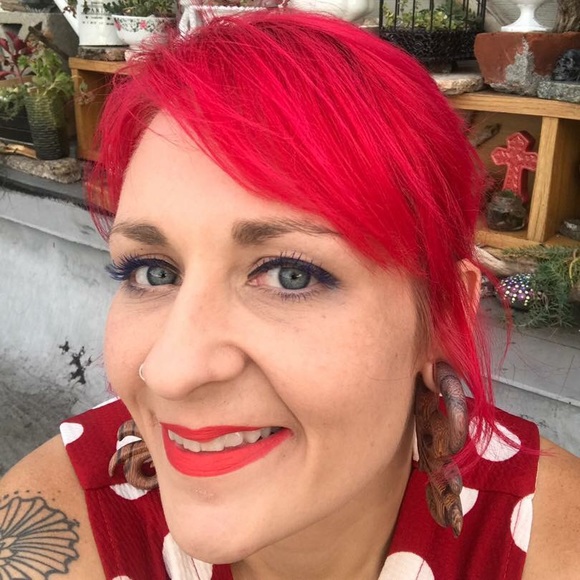 Meet your Posher, Anne - Picture 1 of 1